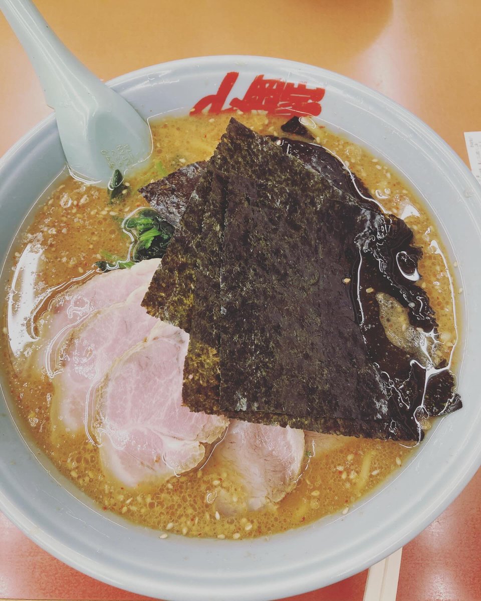 wKAIOw's tweet photo. ラーメン屋なう(夜中の4時
デブ活最高！！！！ww https://t.co/0sWXG28Bmi