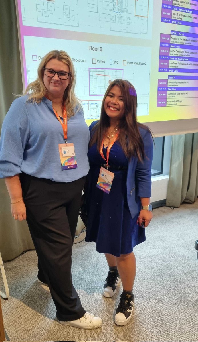 Girls in blue at #buildswe on <a href="/MicrosoftSE/">Microsoft Sverige</a>