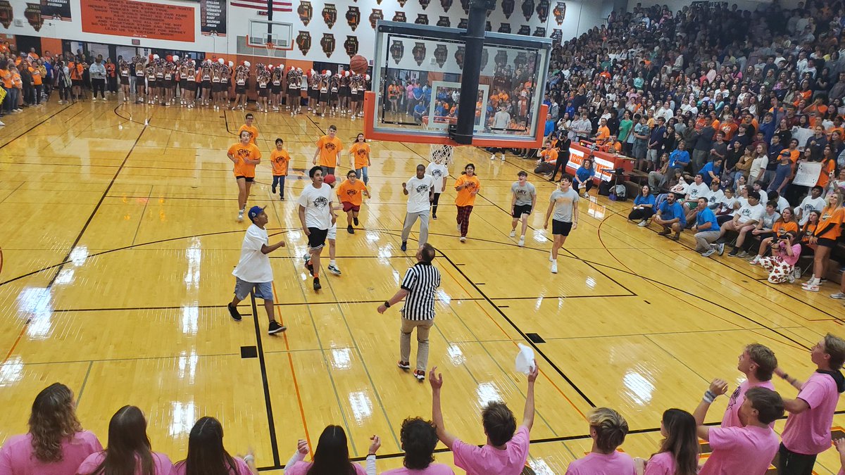 LifeAfterHersey's tweet photo. The Big Game. https://t.co/LKvbniFHL7