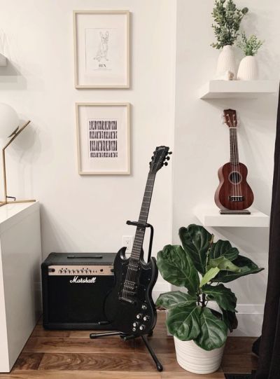 GoodwillSharmin's tweet photo. In the world of music, I found myself! 🎵👤 #MusicIdentity https://t.co/wmlNhqnn0J