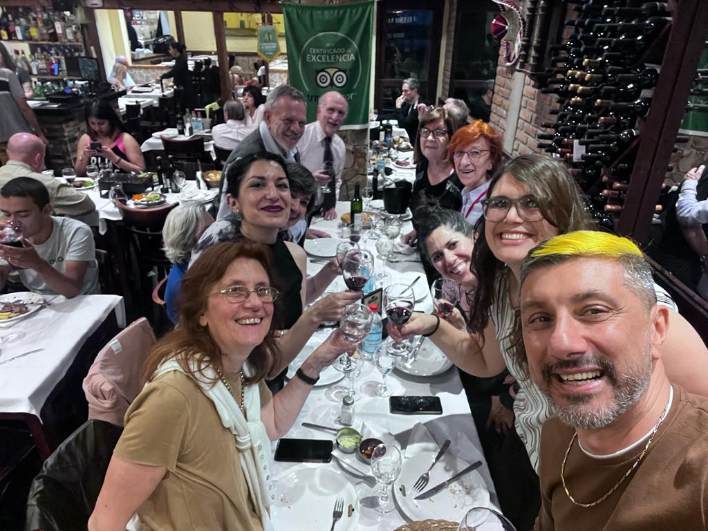 Adecuación del esfuerzo terapéutico, retiro del soporte vital, segunda víctima y burn out, cuidados paliativos en UCI, toma de decisiones en el PCC, humanización, ética y emergencia, algunos de nuestros temas. Un lujo!