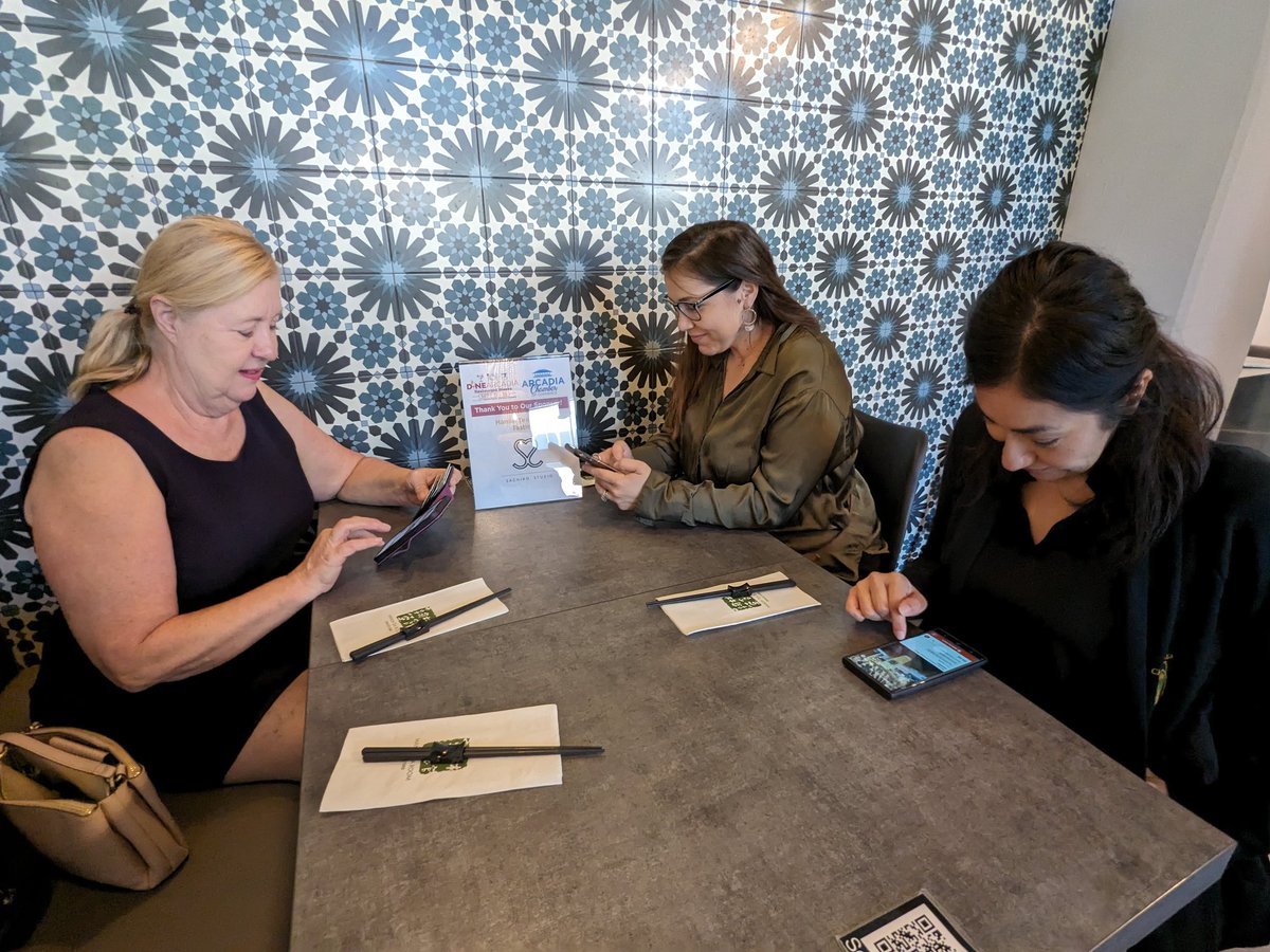 #Arcadiapubliclibrary staff ordering at #Hanlin tea as part of #DineArcadia . So fun and fabulous food and tea! @DiscoverArcadia @ArcadiaChamber