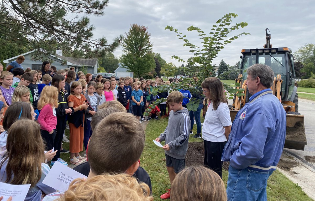 awlswa's tweet image. Thank you to the Waterville Tree Commission for leading our Arbor Day tree planting today! 🌳🌎❤️ #OSLN #Community #STEAM