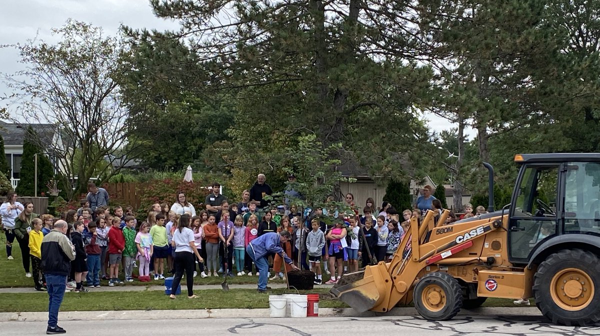 awlswa's tweet image. Thank you to the Waterville Tree Commission for leading our Arbor Day tree planting today! 🌳🌎❤️ #OSLN #Community #STEAM