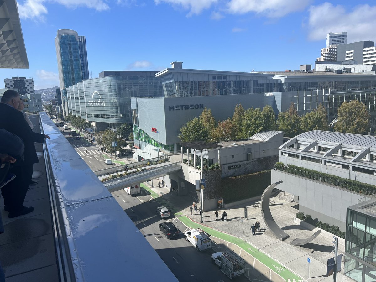 The sun is shining, my brain is ready to learn, and so it begins #WDAYRising