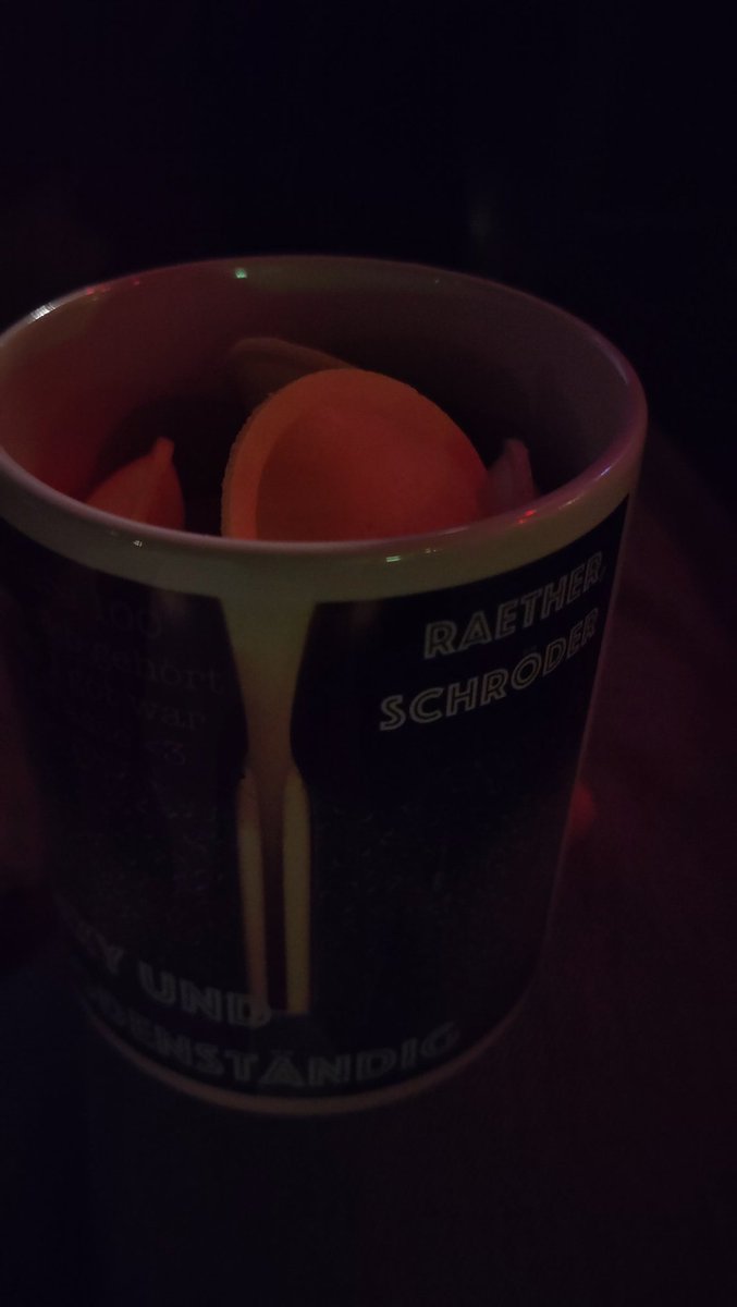 Standesgemäß als #sexyundbodenständig-Ultra umgehend mit Brauseufos befüllt. @schnalena @TillRaether