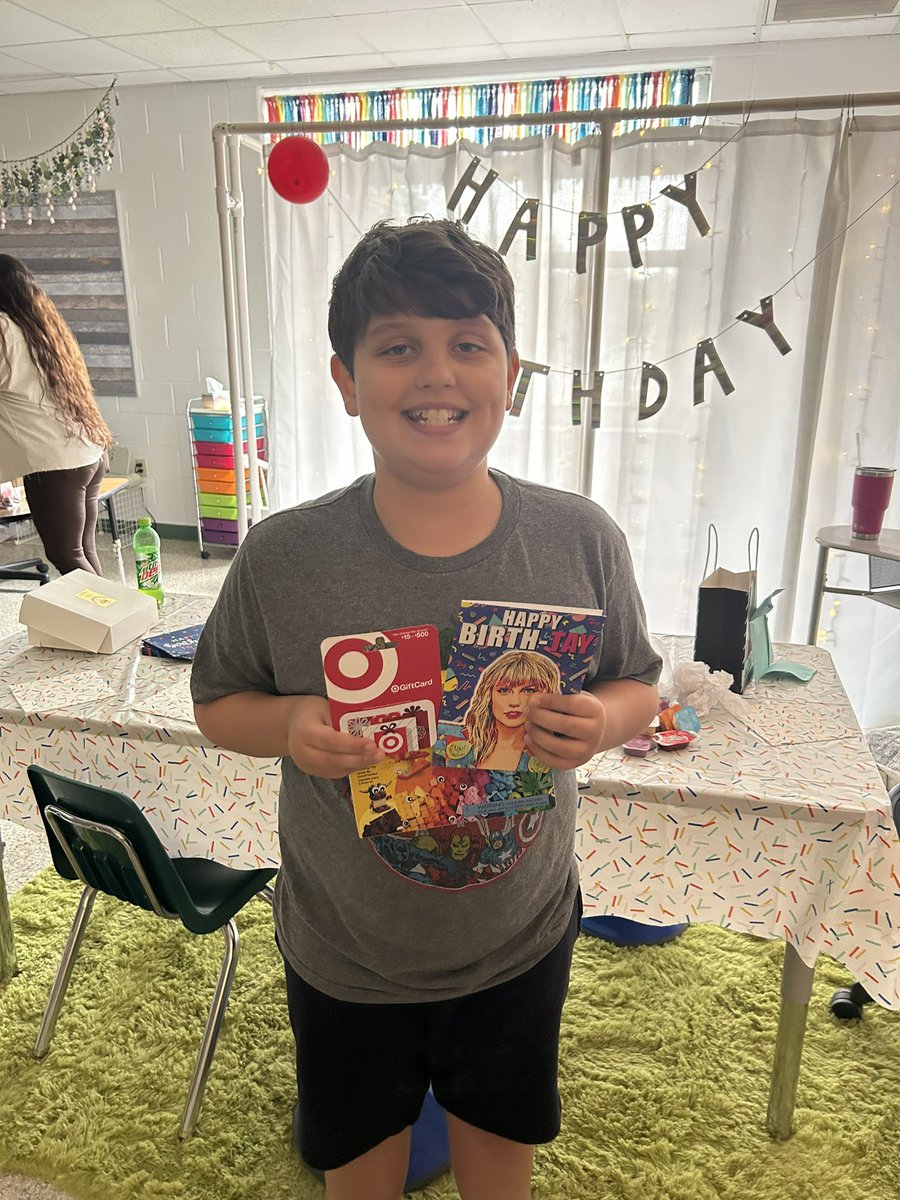 FosterKindness's tweet photo. had the best time celebrating this little swiftie today for lunch 🥰 with an extra special surprise from the lovely, @CardwellTeachMe ♥️ @MsCampbelll @BernsTeacher https://t.co/WFWm2FpNJ6