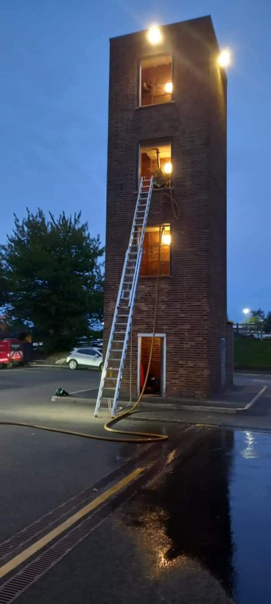 SFRS_WL_oncall's tweet photo. Drill night for Amber Watch tonight was a peer audit observed by Group Manager @TomHatfieldRE
Crews carried out various tasks during the drill, which involved a 9m ladder confined pitch, hauling a jet aloft, working from the 2nd floor of the drill tower. 🚒 https://t.co/ZNpDKr95WH