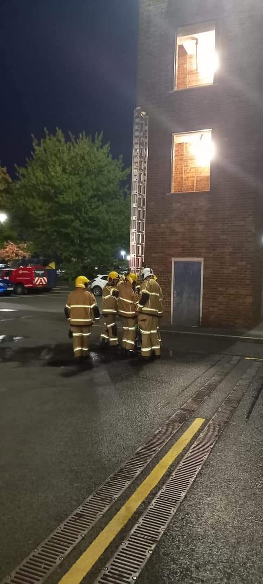 Drill night for Amber Watch tonight was a peer audit observed by Group Manager <a href="/TomHatfieldRE/">TomHatfield@Shropshire</a>
Crews carried out various tasks during the drill, which involved a 9m ladder confined pitch, hauling a jet aloft, working from the 2nd floor of the drill tower. 🚒