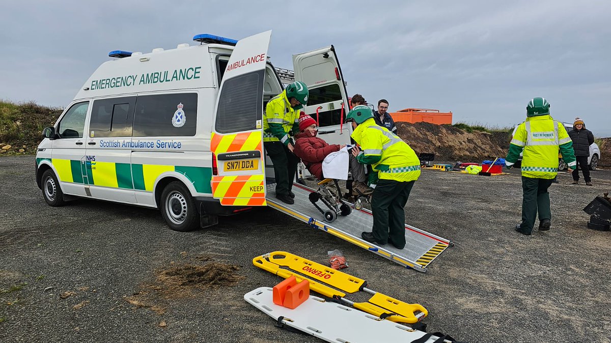 Partnership training on Shapinsay saw our crew on the island working closely with the 1st responders, nurse practitioner and A&amp;E dept from the Balfour hospital, at the scene of a simulated road traffic collision. Well done everyone (including the willing live casualties)👏👏👏