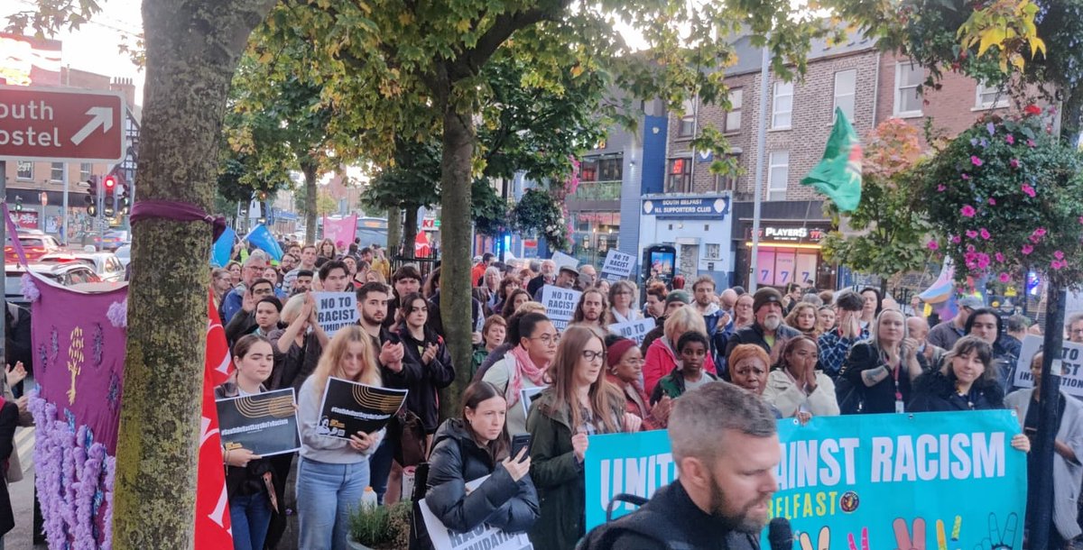 Fantastic turnout this evening, as hundreds gathered to take a stand against racist intimidation in South Belfast. We said it loud and clear tonight: Belfast belongs to all! Fair play to @BelfastUar for organising.