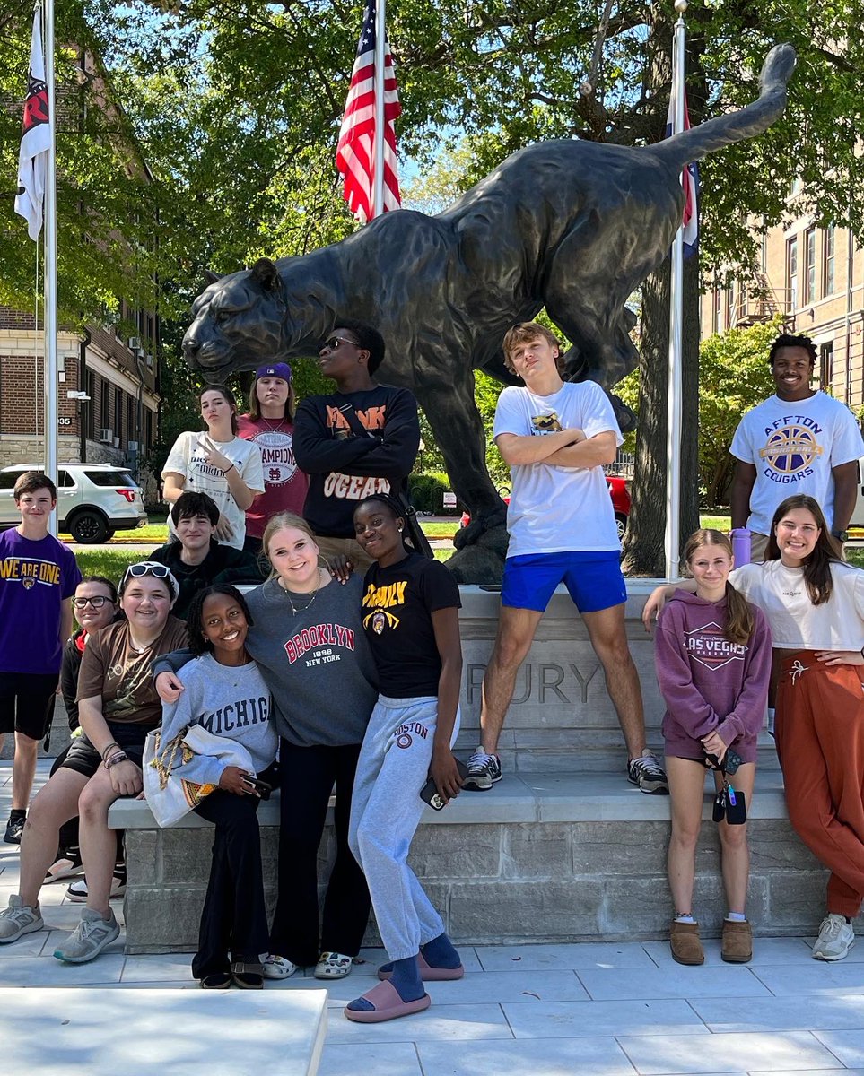 AHSCollegeCentr's tweet image. A beautiful day to tour @DruryUniversity with my @AfftonHS students! Great athletic facilities for their NCAA DII teams. We met the University President and was taught about Drury Fusion credentials (all graduates walk away with three for employment) Go Panthers!