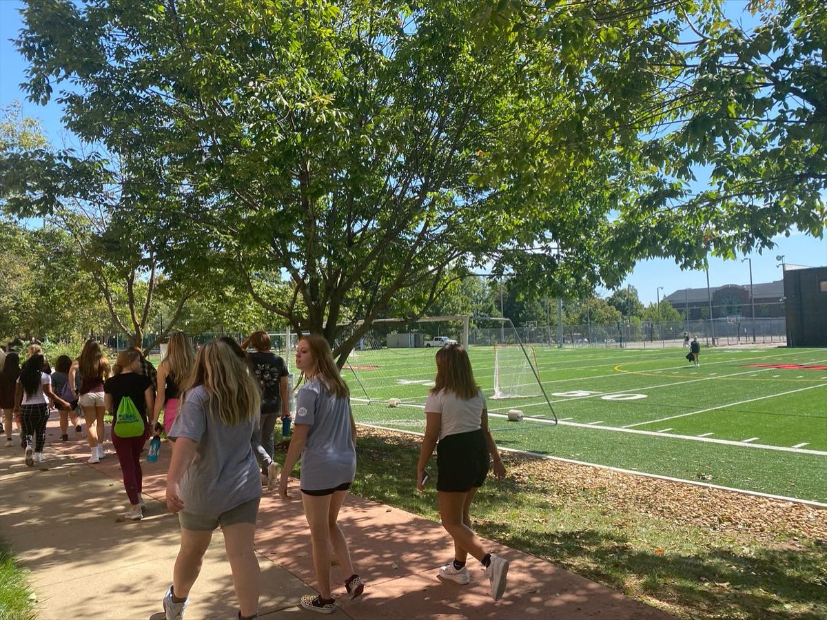 AHSCollegeCentr's tweet image. A beautiful day to tour @DruryUniversity with my @AfftonHS students! Great athletic facilities for their NCAA DII teams. We met the University President and was taught about Drury Fusion credentials (all graduates walk away with three for employment) Go Panthers!