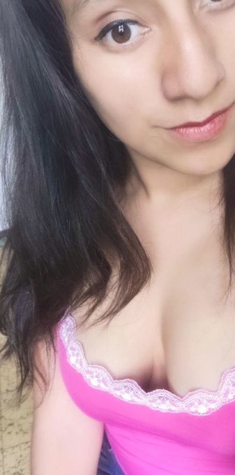 Como que hace un poquito de calor hoy no les parece? https://t.co/vskn2ZnFYD<a href="/tag/juevesdeganarseguidores"class="tags"><span>#juevesdeganarseguidores</span></a><a href="/tag/soyseductora"class="tags"><span>#soyseductora</span></a><a href="/tag/juevesdeseduxxxi%C3%B3n"class="tags"><span>#juevesdeseduxxxi&oacute;n</span></a>