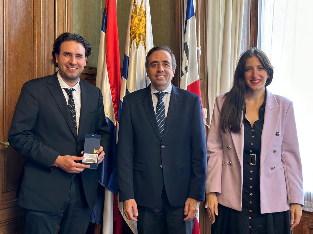 ParlAmericas's tweet photo. En el marco de la participación en la II Cumbre Mundial de Comisiones de Futuro @wscfuture, @vladomirosevic (Chile 🇨🇱), miembro del Consejo de ParlAmericas, se reunió con @Sebandujar, presidente de @DiputadosUY. https://t.co/X79qFWzRaG
