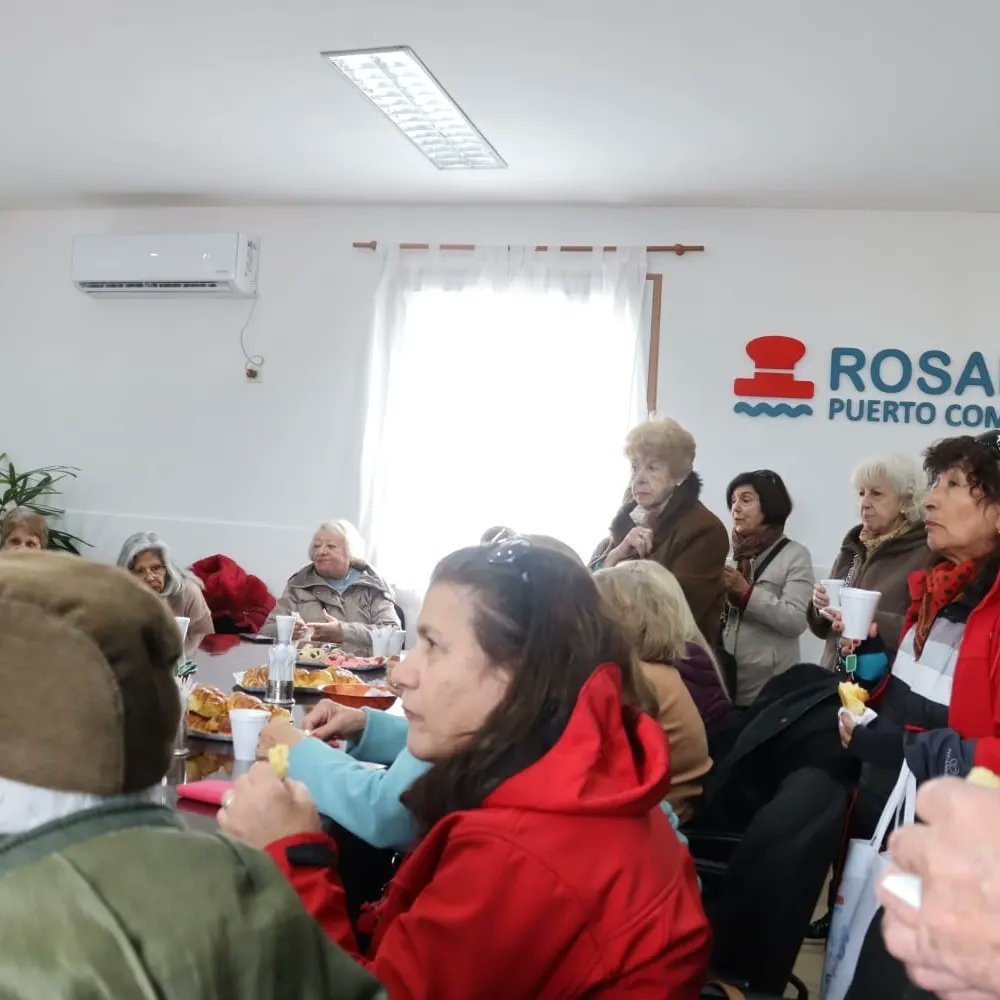 hernandojmh's tweet photo. Nuestros afiliados siguen conociendo el avance portuario que lleva adelante Rodrigo Aristimuño y su equipo dentro de nuestra zona portuaria. Nos llena de felicidad saber que disfrutan de estos paseos y del intercambio que se genera en cada uno de ellos 😃 https://t.co/fQdeXACLwY