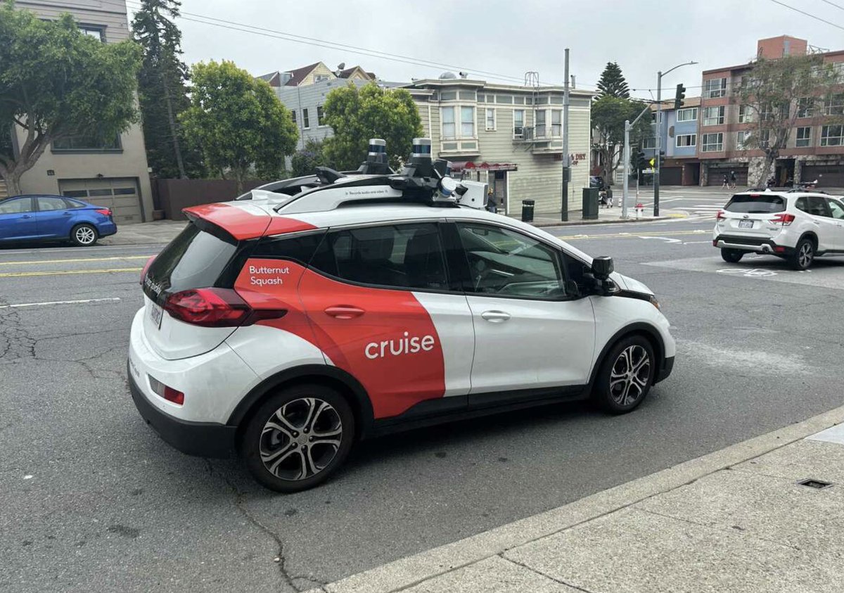 What lessons does the deployment of ride-sharing apps such as Lyft & Uber offer for #planners & #activists preparing for widespread #AutonomousVehicles? #dusp's Carlo Ratti & @CoMotionNEWS' John Rossant explore in the @sfchronicle - bit.ly/rattiRideShare… IC: Danielle Echeverria