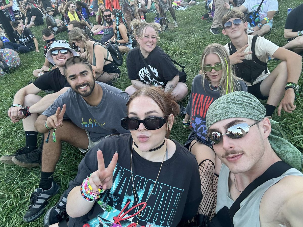 Cute_Dyl's tweet photo. Had the whole crew bangin heads https://t.co/CcbWH6s9sh