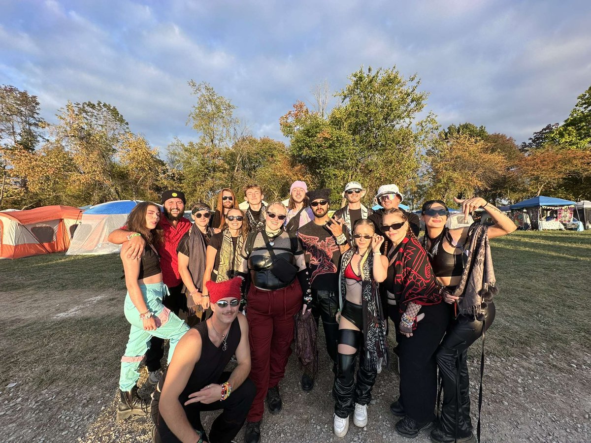 Cute_Dyl's tweet photo. Had the whole crew bangin heads https://t.co/CcbWH6s9sh
