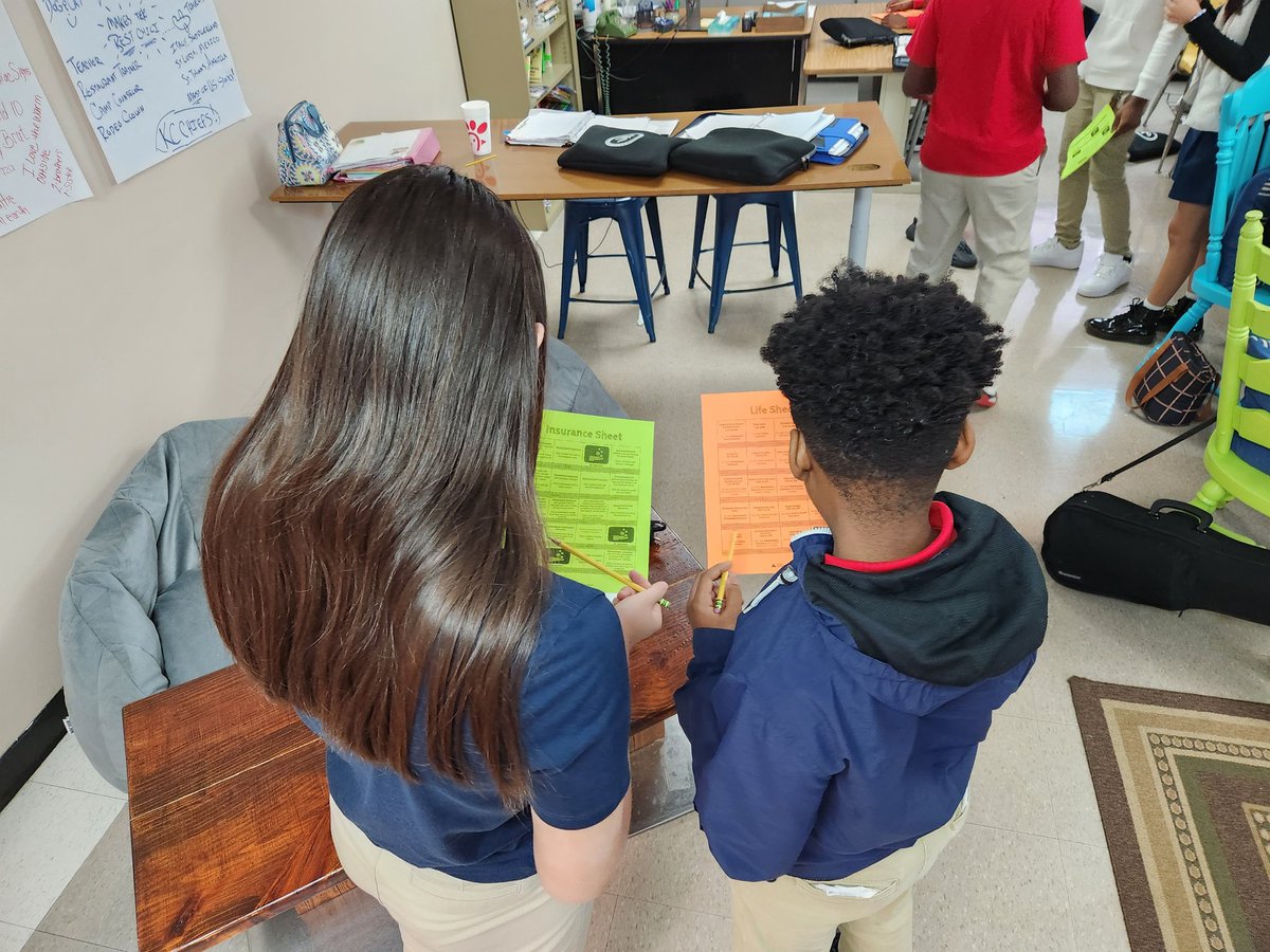 Today, our 7th grade Social Studies team had students up discussing and connecting their Junior Achievement vocabulary with real-life scenarios!

#GrowingGlobalScholars