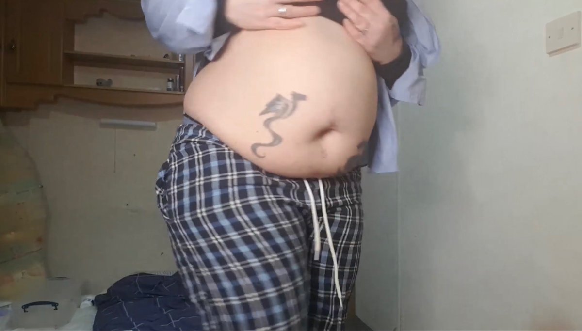 GurgleGoddess's tweet photo. How are my clothes fitting? Check my Patreon and see! ♥️ https://t.co/BrtK4xFOhF #feedee #weightgain #gainer #fatty #chubby #wg #bellymodel #bellykink #bellies #tightclothes #tightclothing #outgrowingclothes #outgrownclothes #outgrowingclothing #outgrownclothing https://t.co/6k5Sv0uJZH