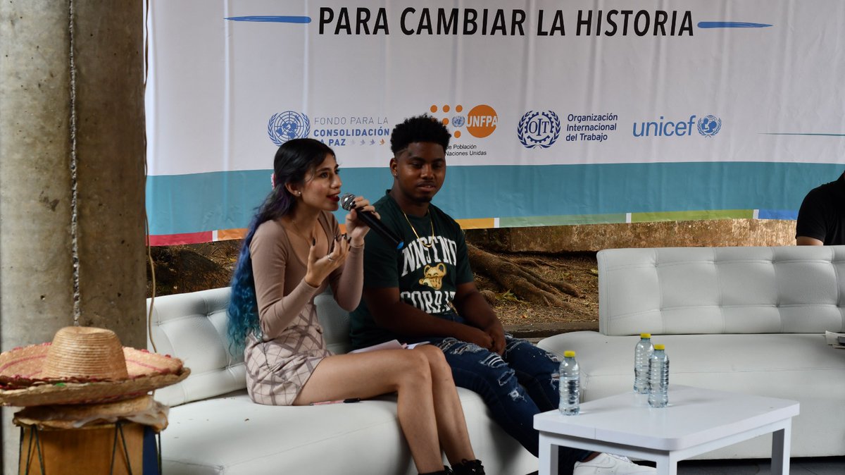 UNFPAColombia's tweet photo. 📍¡Qué alegría❗ #Hoy desde Siloé, en Cali, presentamos la 2da fase de #VocesdePoder, visitando iniciativas juveniles participantes del proceso.
Este proyecto es financiado por @UNPeacebuilding, liderado por @UNICEFColombia, #UNFPAColombia y @OITAndina 👉🏾https://t.co/0Imgtbepyf https://t.co/WYeHz6eYTB