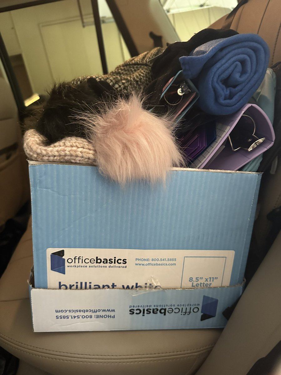 lmazzilli17's tweet photo. @MamaPhelpsH20 @BCPS_OSC @BCPS_PPW @LochRavenAcad @foundationbcps 
Thanks so much - can’t wait to bring my goodies to the LRTA kiddos! #loveshoppingforfree https://t.co/Ym0awxT78U