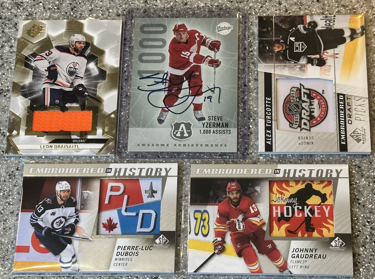 danvincent78's tweet photo. With the 4 night Hockey Only Stack Sale coming next week (10/2 - 10/5, ~8:30pm start time each night), let’s do a giveaway! Someone who retweets this post, and makes a stack in the upcoming sale, will receive everything shown here in these 2 pictures and $20 off their stack total!  Will be a ton more freebies and giveaways during the sale as well of course. Good luck and I’ll announce the winner after the sale and offer period have finished up.