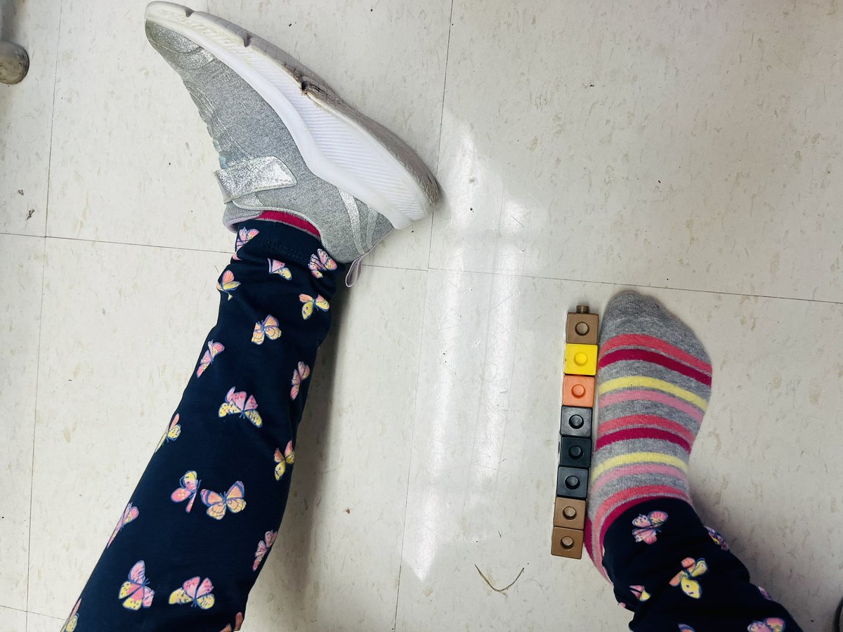 In gr.1/2, students are learning about collaboration in math. Students had a blast showing their understanding of numbers &amp; measurement by building cube trains as long as their shoes🍎🧮🌈 #STEM #math #inquiry #building #play #fun #collaboration <a href="/HWDSB/">HWDSB</a> <a href="/HWDSB_WeHelp/">HWDSB_WeHelp</a> <a href="/HWDSBmath/">HWDSB Math</a>