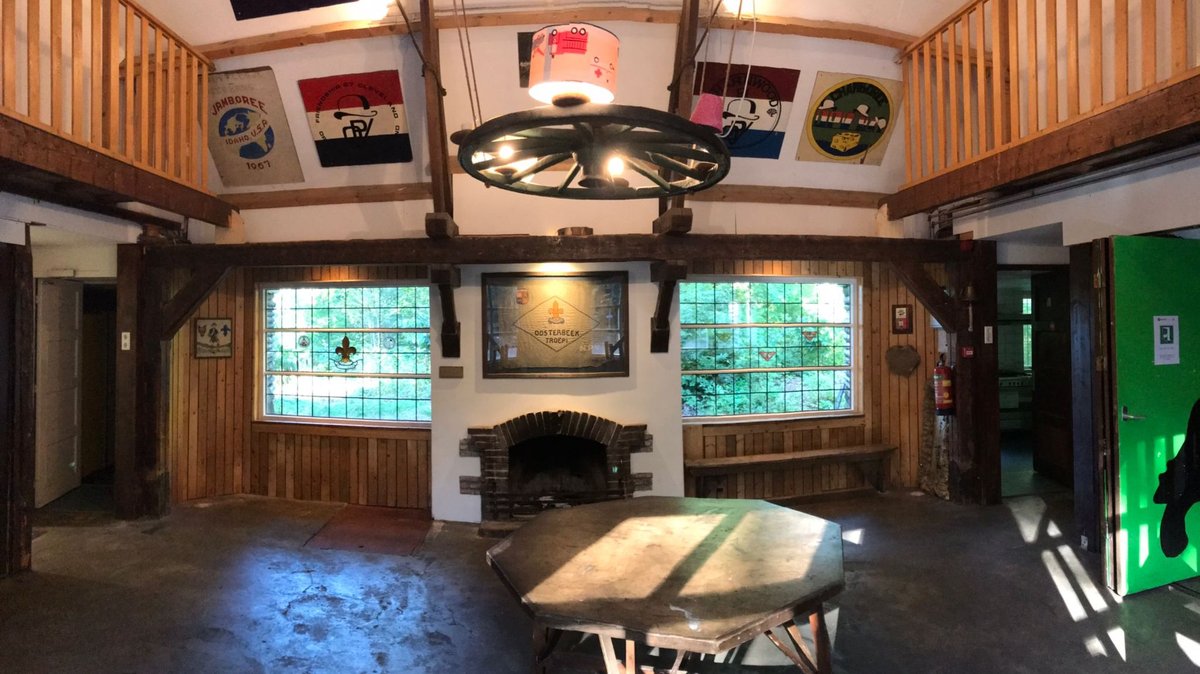 23 september zijn de nieuwe ramen geplaatst in de achtergevel van Trappershorst. Wat zijn ze mooi! We zijn er heel blij mee. Het is nu een stuk lichter geworden in de hal. Met grote dank aan de sponsor Van der Staaij, Ambachtelijke Restauraties. Zie ook opv-schoonoord.nl