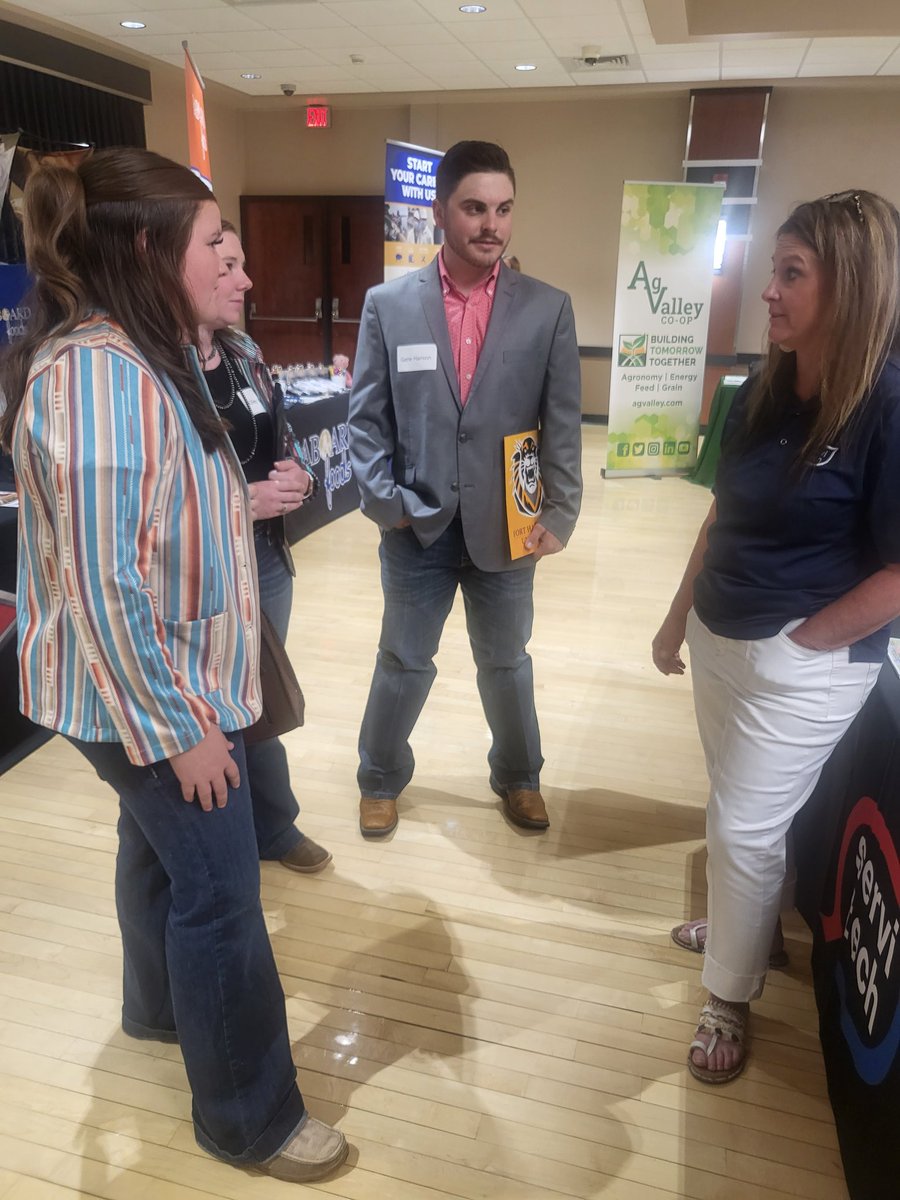 fhsustm's tweet image. 🚨Opportunity Alert‼️🚨

Go check out the Ag Career Fair in the Memorial Union Ballroom from 2-4 today! Lots of great employers are waiting to meet with you❗️