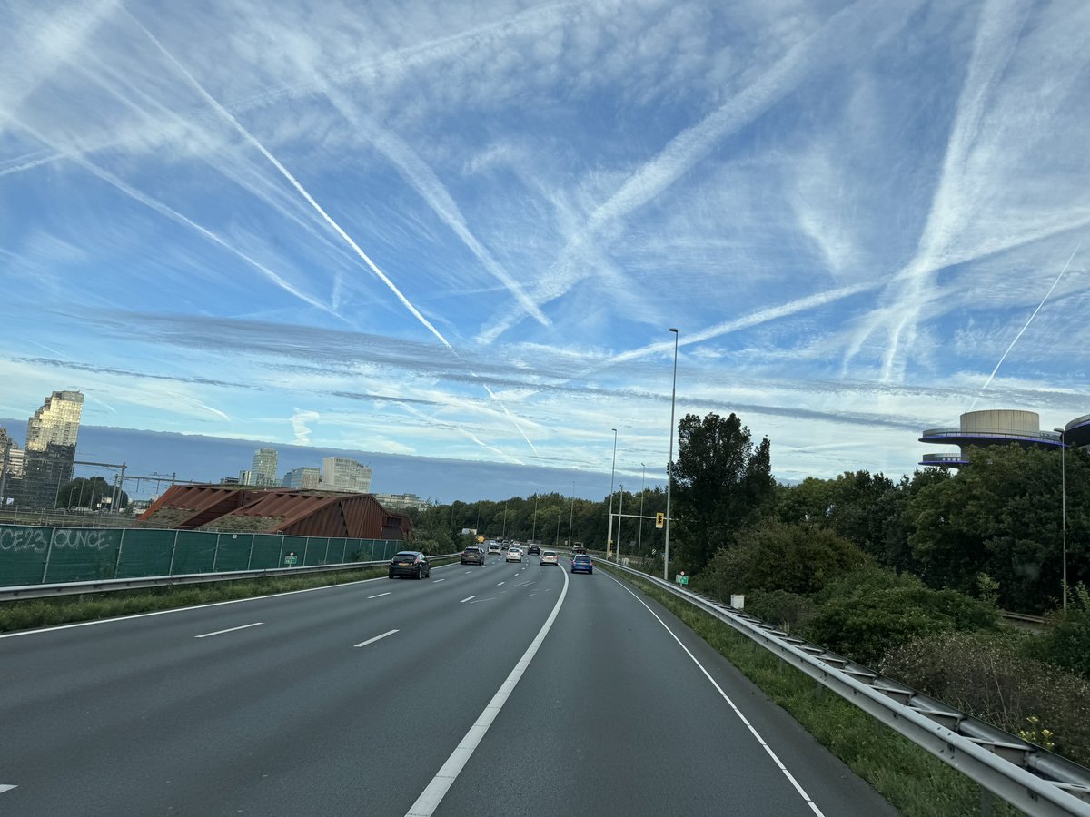 Voorstel: zullen we het gewoon eenvoudig houden? Retweet als je dit ook niet meer wilt!

Of het nu contrails of chemtrails zijn, maakt inmiddels niets meer uit. Dit is gewoon onacceptabel. Onze luchten zijn een soort vuilnisbelt geworden!

Foto door <a href="/CoffeeAndCoins/">Coffee & Coins ☕️</a> 

RETWEET