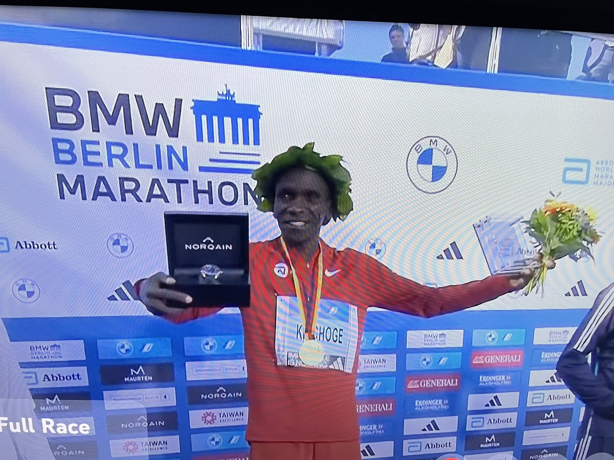 poetwithpace's tweet photo. The $1M question is what does he do with all the watches he wins? 🤔
#ukrunchat #watchchat https://t.co/r5yZ6UvafE