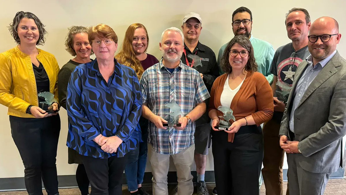 Congratulations again to all of our 2023 Carleton University Teaching Award recipients, celebrated today at an informal gathering with L. Pauline Rankin, <a href="/CU_Provost/">L. Pauline Rankin</a> and <a href="/DavidJHornsby/">David J Hornsby</a>, Vice-Provost &amp; Associate Vice-President (Academic). 🎉