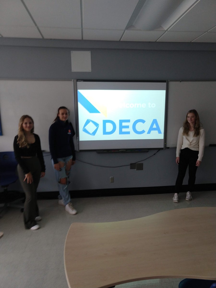 SolvayDECA's tweet photo. Solvay DECA Officers presenting the benefits of DECA to prospective members. Let's get ready for the first member meeting tomorrow! https://t.co/fiNbSXOZ5x