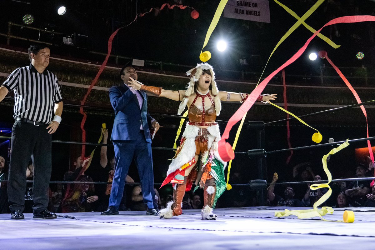 dtan0914's tweet photo. 9.24.23 @WrestlePrestige #TheRespectIssue
@nk147cm received so many streamers from the American fans!
アメリカのファンからたくさん紙テープを投げれて凄かった❣️
@joyfulviolenceより紙テープを配布してありがとうございます。 https://t.co/s97TudeDo1