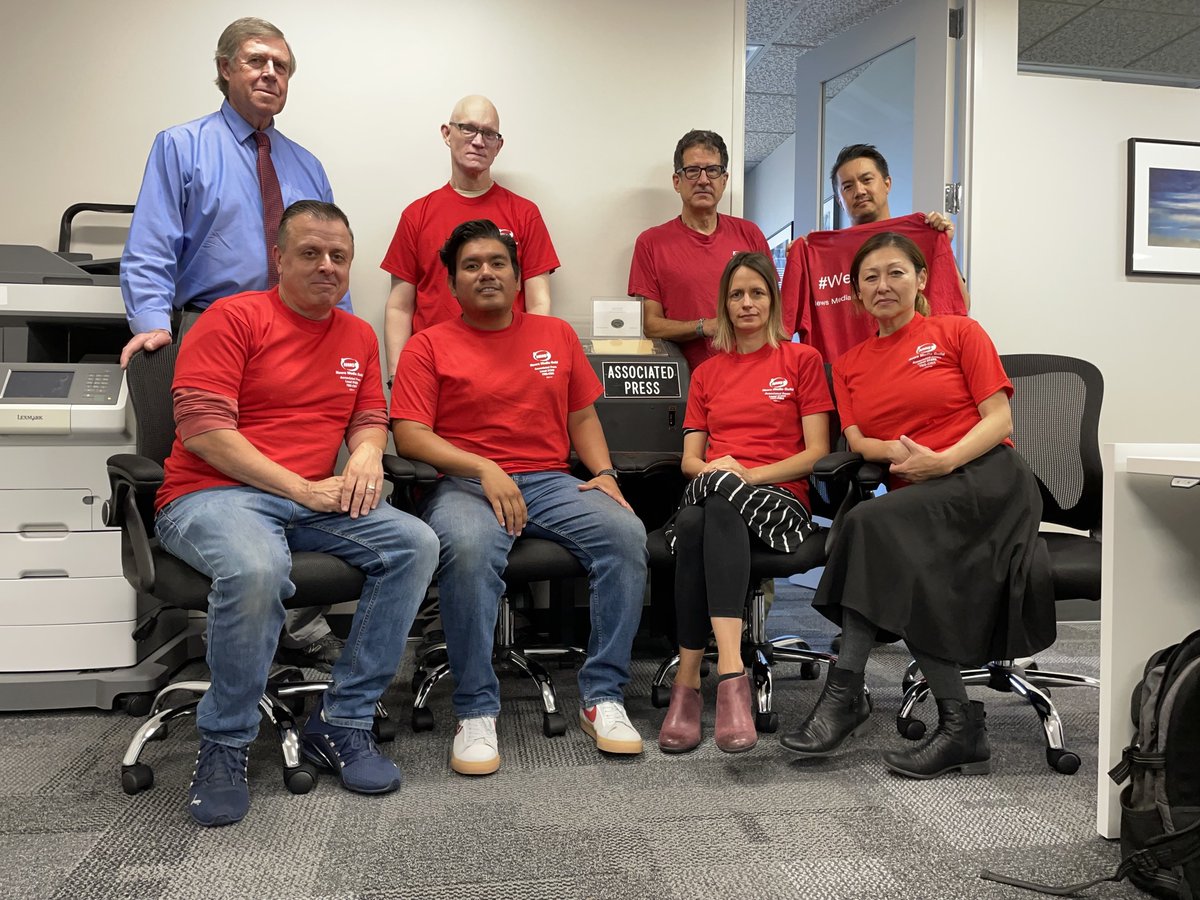 We're stronger through solidarity! At our biggest bureaus across the U.S. today, our Guild members are coming together for T-shirt Tuesday group photos.

Check out our guild members showing their support in Phoenix, Seattle, Atlanta and San Francisco!