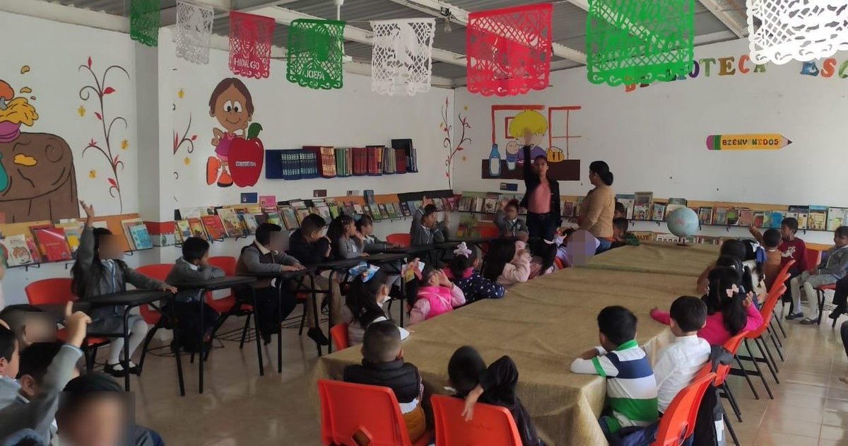 BasicaSEPH's tweet photo. La Dirección de Educación Socioemocional a cargo de Elizabeth Chávez Limón y  Dariana Jiménez Angeles, impartieron el taller "Empatía" a alumnas y alumnos de la #Primaria "Matías Rodríguez" en la comunidad de Santa María Tecajete de #Zempoala
@natycastrejonv https://t.co/IJXbktaqOX