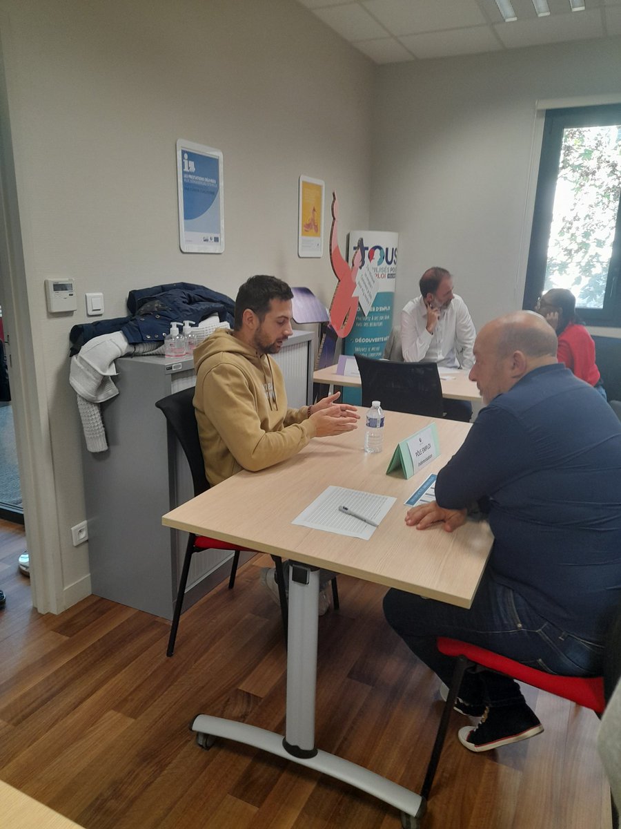 PEJackyRoy's tweet photo. #RESTART   Rencontre ce matin à l'agence #PoleEmploi d'Avallon  des futurs créateurs avec les partenaires.  Conseils, accompagnement,  aide au financement. #bge, #adie, Chambre Economique de l'Avallonnais, Cap Emploi, Mission Locale, #PoleEmploi #TousMobilisés https://t.co/9lpmYZh6OS