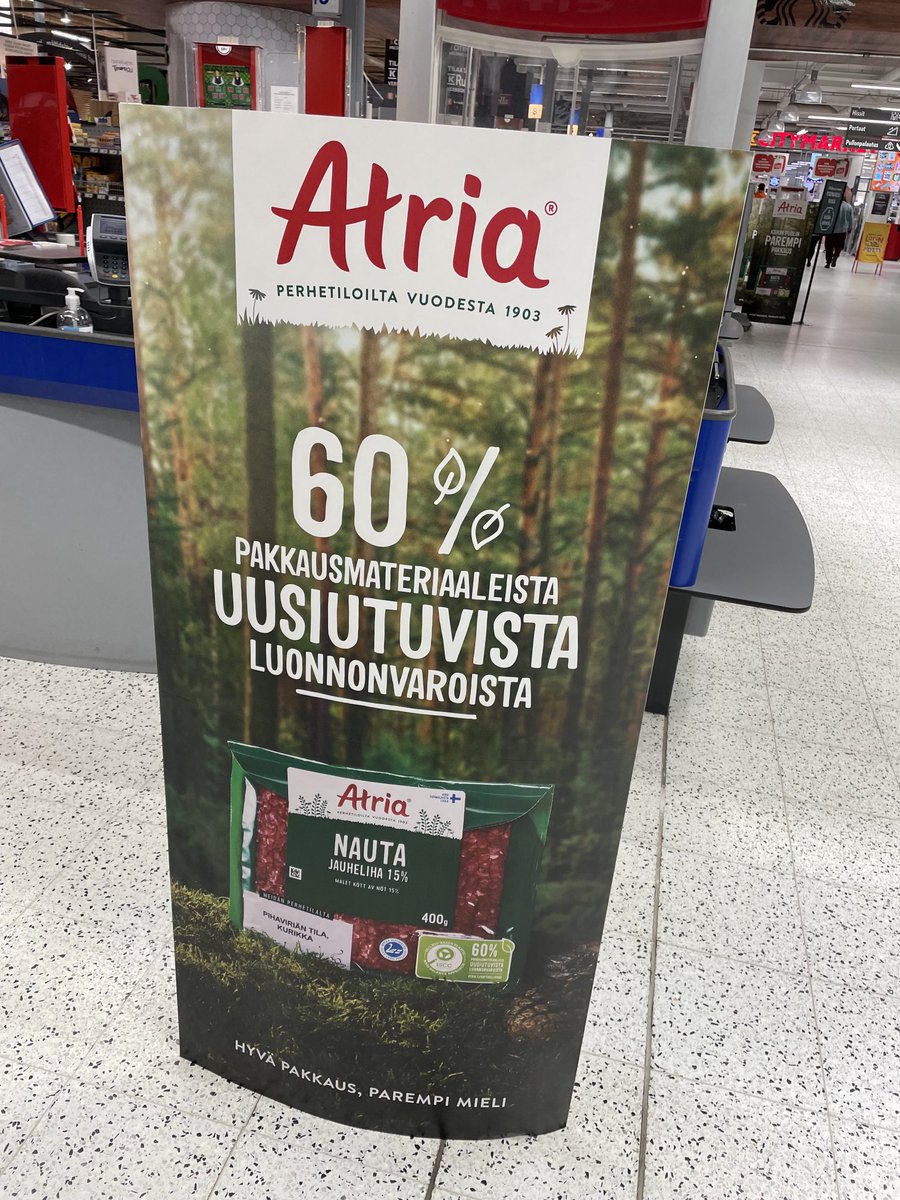 johanaberg_mtk's tweet image. Kivan näköinen mainos ja näyttävästi esillä, mutta onko ⁦@Atria_Oyj⁩ naudanlihan vahvin myyntiargumentti pakkausmateriaali? Ei esim. #vastuullisuus tai kuinka monta kv-kilpailua on voitettu? Testasin tätä markkinoinnin ammattilaisella, ei ymmärtänyt viestiä ollenkaan..