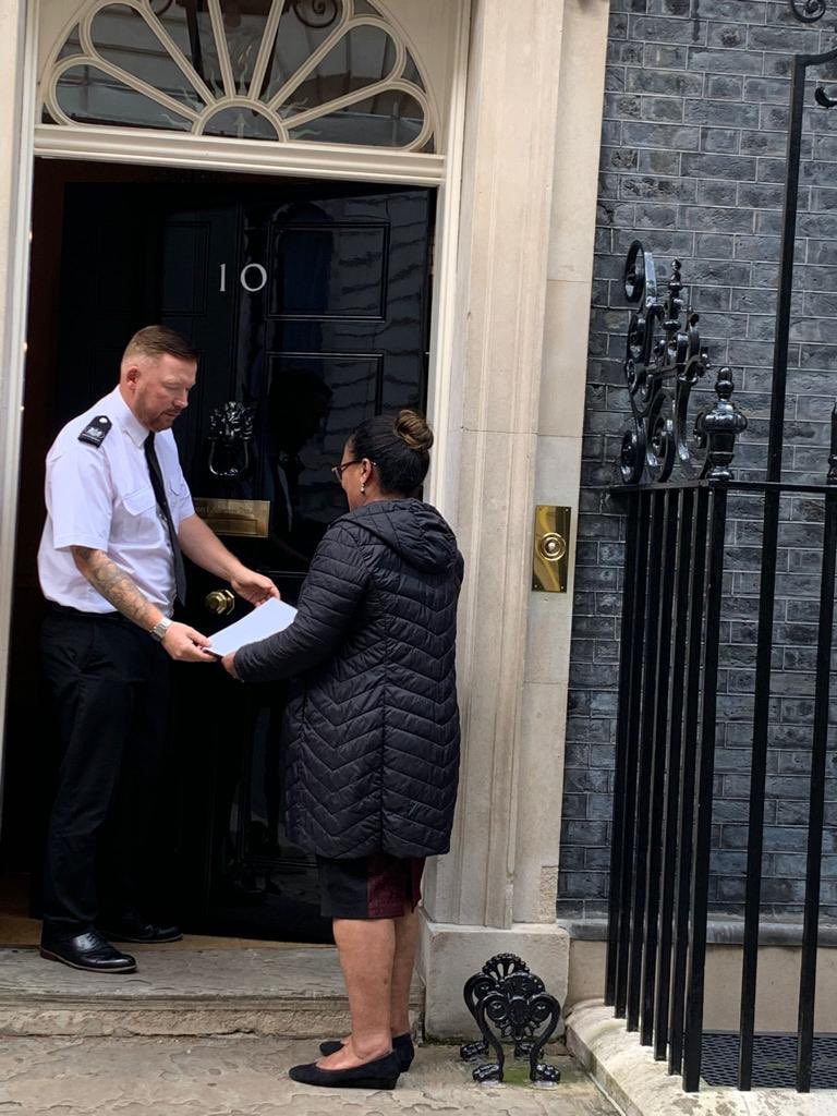jabarmustafa19's tweet photo. Women Against the war in #Sudan. Sudanese women activists in England are knocking on the British parliament doors raising awareness of the devastating war in Sudan. Now in its fifth month, this war killed thousands &amp; displaced millions.
#No_To_War_In_Sudan https://t.co/GaqkotkqQT