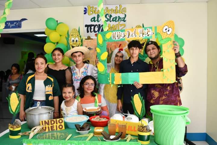 "Somos hijos del maíz, constructores de surcos y de sueños".🌽Con el Festival el Maíz y la Milpa, en el Centro Cultural y Politécnico José Coronel Urtecho "No Volverá el Pasado", celebramos el Día Nacional del Maíz.

#SoyTecNicaragua🇳🇮
