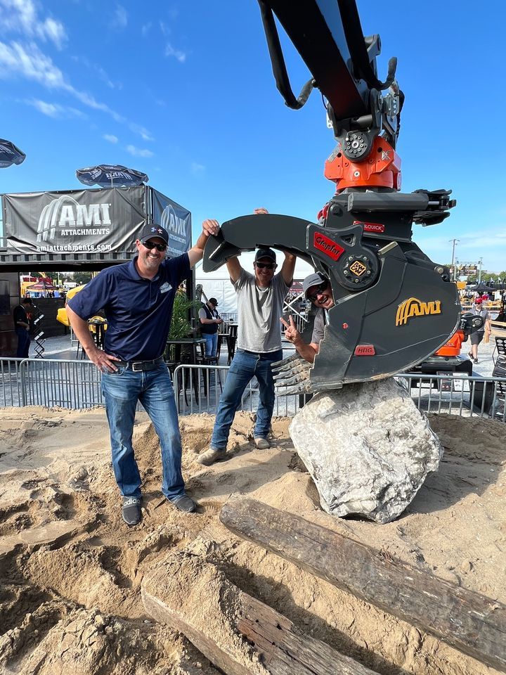 AMIAttachments's tweet image. Some great things going on today down at Booth K107! 
The pole grabber is creating quite the buzz and we've got @DirtPerfect, @Letsdig18 and #MBTS here demonstrating their skills (they're mucking about) here at the AMI booth!

@TheUtilityExpo  #theutilityexpo2023