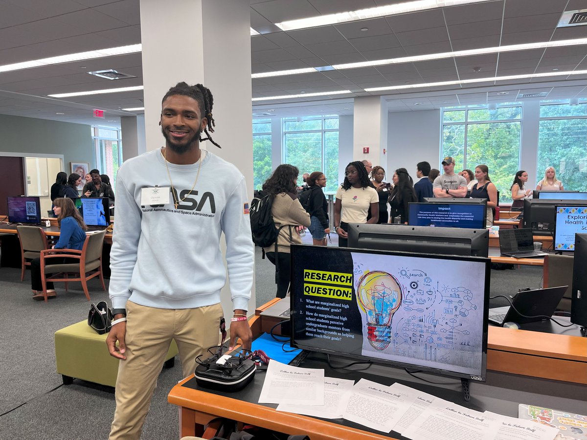 WMSURE's tweet photo. (3/4) This past Friday, some of our WMSURE scholars and Student Fellows presented their research at the Fall Research Symposium hosted by the Charles Center! Check out the amazing work they did! https://t.co/14UttdLHFS
