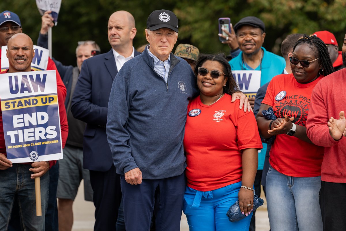 POTUS46Archive's tweet photo. I want hardworking men and women like the ones I stood shoulder-to-shoulder with today building the economy of the future.
And I want them building that future here in America. https://t.co/CgTeRTUyHK