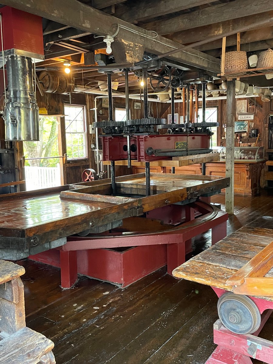 aedoroghazi's tweet image. Me: Ugh! Why does everyone in New England lose their mind every September and act like they’ve never experienced autumn before?

Also me: *drives out of her way to look at a fancy steam-powered cider press and spend $1 million on apple-based beverages and pastries*