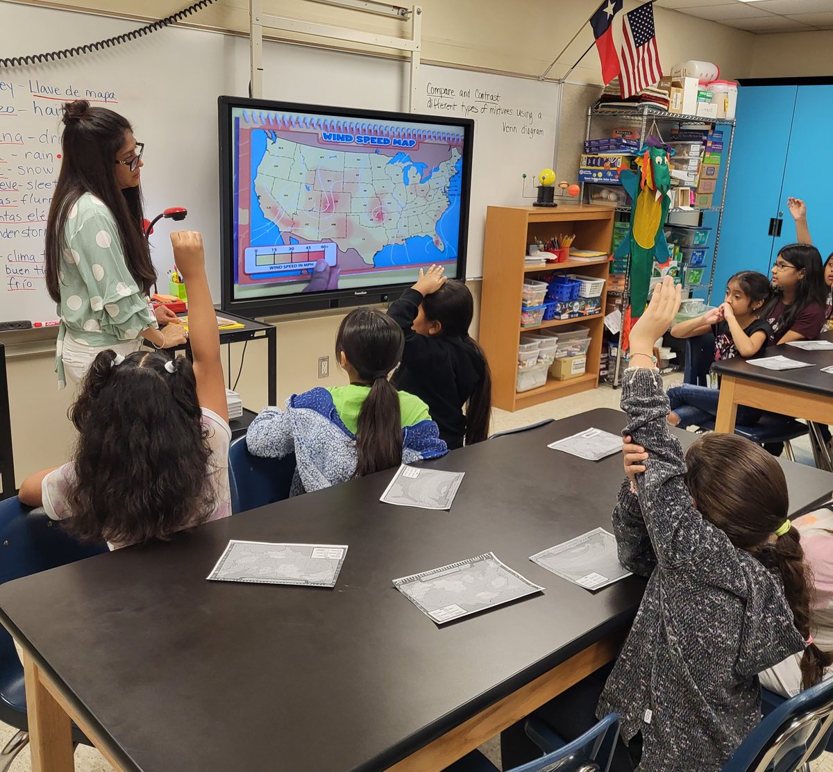 jamologan's tweet photo. Ms. Munoz reviewing weather skills with @JuanitaHutto students in the @StephensES_AISD Science lab this week! 🌞⛈️🌨️ @BakerDana2424 #ScienceRising #MyAldine https://t.co/iowQiqeo47