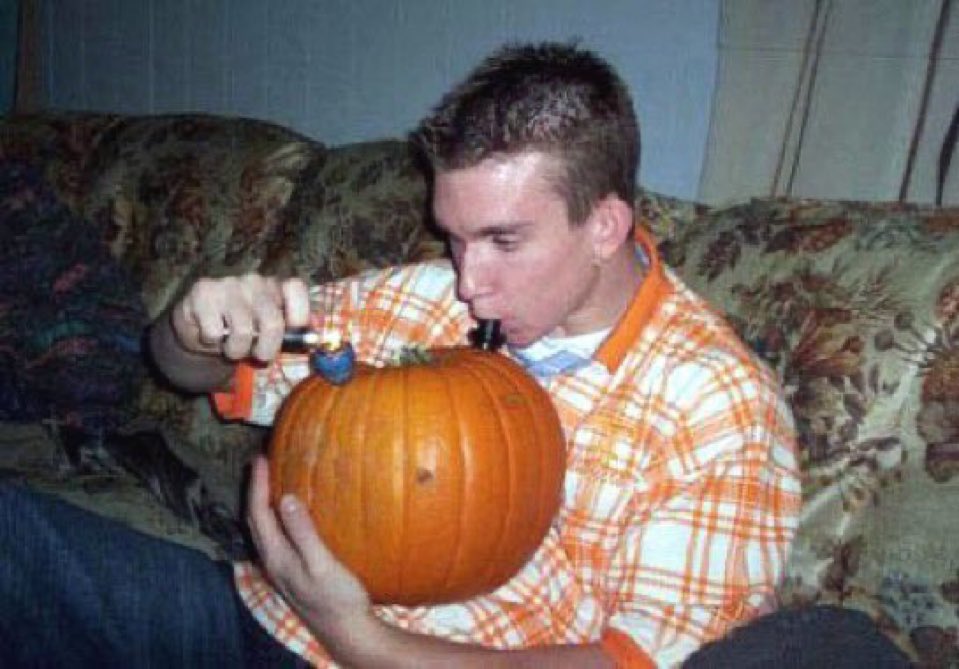 OOCdrugs's tweet photo. It’s fall y’all 🤪 https://t.co/VsrL6lNKbb
