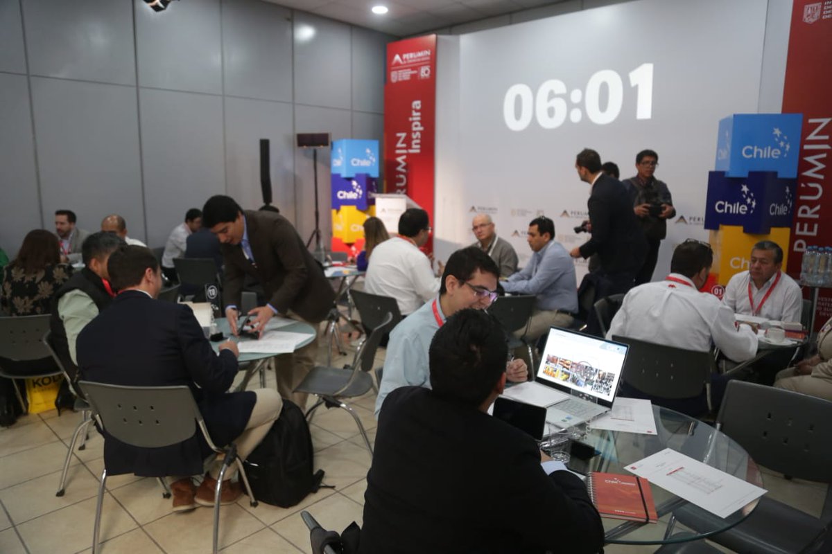MinMineria_cl's tweet image. #PERUMIN36 | En #Arequipa, subsecretaria Suina Chahuán, junto a @ProChile y @EmbaChile_Peru, participó en rueda de negocios que reúne a 20 empresas chilenas con 15 contrapartes peruanas, con el fin de fortalecer las relaciones comerciales mineras entre ambos países.