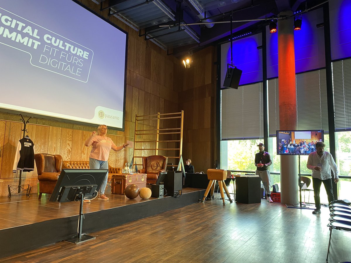 cvila_museum's tweet image. Beim #DigitalCultureSummit durfte ich vielen tollen Leuten lauschen! Dann selbst mit #PaulSpies &amp;amp; #JonasGerlach  über NewWork, Agilität und die digitale Transformation sprechen! 
Danke @HolgSimon! 🙌🏽 💪🏽
Top Moderation @kulturtussi ! 🙏🏽

#AgileKultur #fitfürsdigitale @pausanio